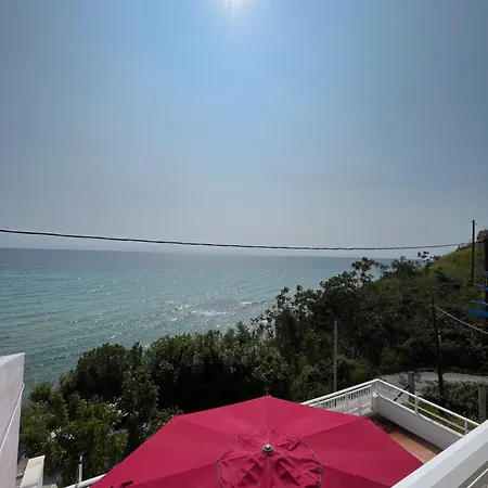 Maisonette By The Sea Vakantiehuis