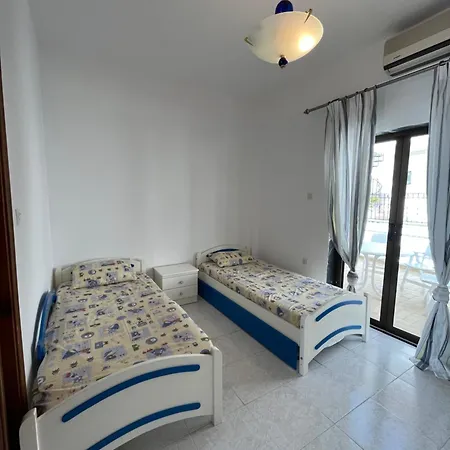 Hébergement de vacances Maisonette By The Sea